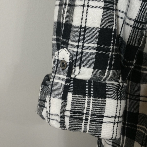 Top: Mimi Chica Long Flannel Long Sleeve Shirt - Picture 4 of 6